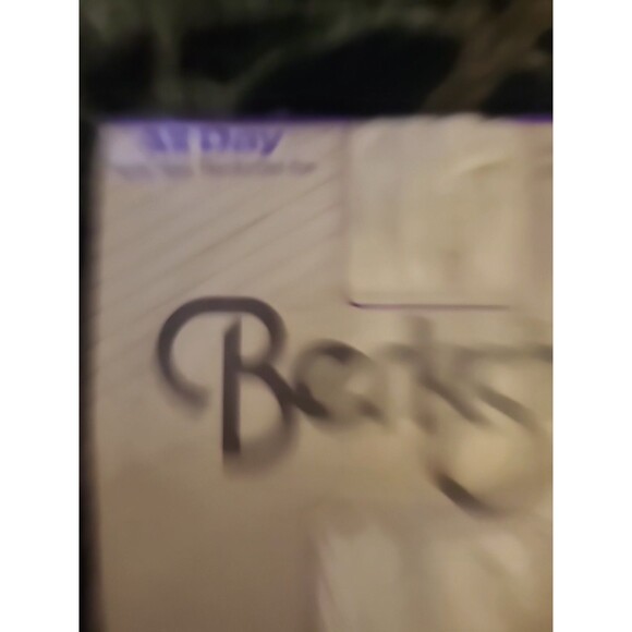 Vintage 80s Berkshire Ivory Control Top ULTRA Sheer Pantyhose Size 3-4 NEW NOS - Picture 3 of 6